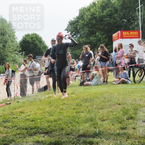 21.06.2025 - 27. Vierlanden-Triathlon KatJ http://msf.ph/oto/8035031 15.06.2025 11:19:29 Schwimmen 875, 878, 901, 923 meine-sportfotos.de