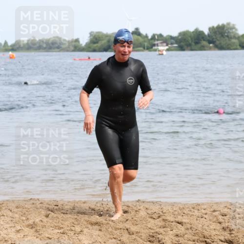 21.06.2025 - 27. Vierlanden-Triathlon Lena Gebhardt http://msf.ph/oto/8035032 15.06.2025 11:20:54 Schwimmen 892, 918, 936, 965 meine-sportfotos.de
