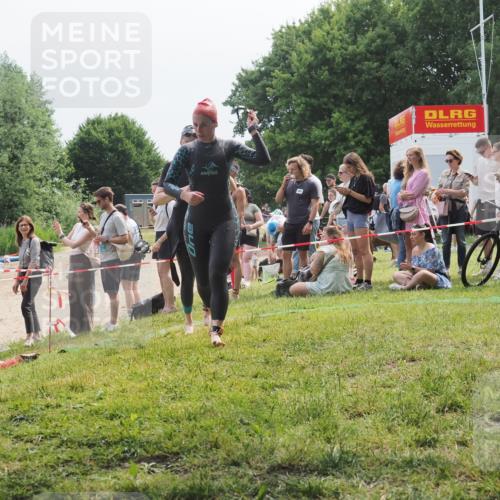 21.06.2025 - 27. Vierlanden-Triathlon KatJ http://msf.ph/oto/8035036 15.06.2025 11:19:29 Schwimmen 875, 878, 901, 923 meine-sportfotos.de