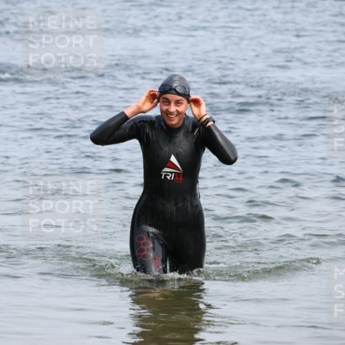21.06.2025 - 27. Vierlanden-Triathlon Lena Gebhardt http://msf.ph/oto/8035042 15.06.2025 11:21:05 Schwimmen 929, 931, 965 meine-sportfotos.de