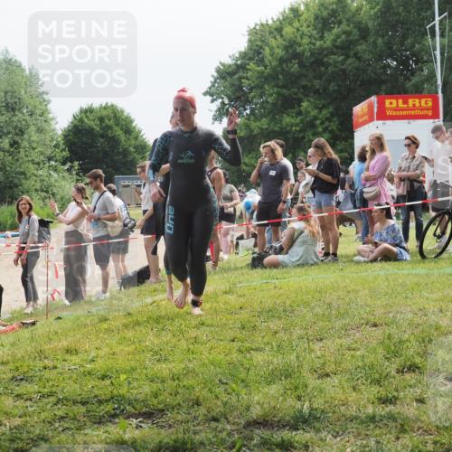 21.06.2025 - 27. Vierlanden-Triathlon KatJ http://msf.ph/oto/8035043 15.06.2025 11:19:29 Schwimmen 875, 878, 901, 923 meine-sportfotos.de