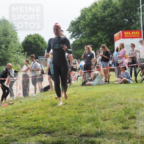 21.06.2025 - 27. Vierlanden-Triathlon KatJ http://msf.ph/oto/8035051 15.06.2025 11:19:30 Schwimmen 875, 878, 895, 901, 923 meine-sportfotos.de