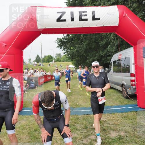 21.06.2025 - 27. Vierlanden-Triathlon MichiJ http://msf.ph/oto/8035062 15.06.2026 12:58:53 Ziel 122, 662, 995, 996, 997, 998, 1010, 1011, 1012, 1013, 1038 meine-sportfotos.de