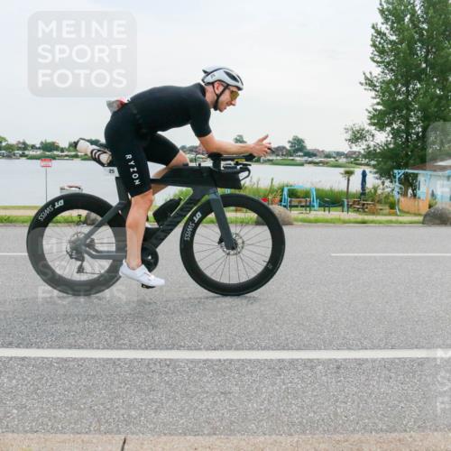 15.06.2025 - 27. Vierlanden-Triathlon H.Heesch http://msf.ph/oto/8035070 15.06.2025 10:44:07 Radfahren 18, 25, 383, 411 meine-sportfotos.de