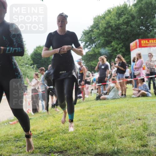 21.06.2025 - 27. Vierlanden-Triathlon KatJ http://msf.ph/oto/8035074 15.06.2025 11:19:31 Schwimmen 875, 878, 895, 901, 923 meine-sportfotos.de