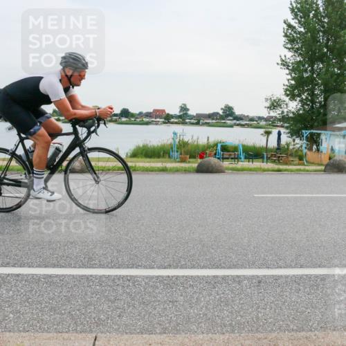 15.06.2025 - 27. Vierlanden-Triathlon H.Heesch http://msf.ph/oto/8035076 15.06.2025 10:44:12 Radfahren 425, 452 meine-sportfotos.de
