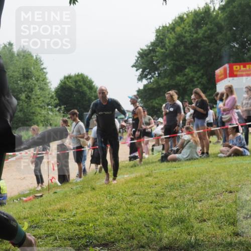 21.06.2025 - 27. Vierlanden-Triathlon KatJ http://msf.ph/oto/8035084 15.06.2025 11:19:32 Schwimmen 875, 878, 895, 923 meine-sportfotos.de