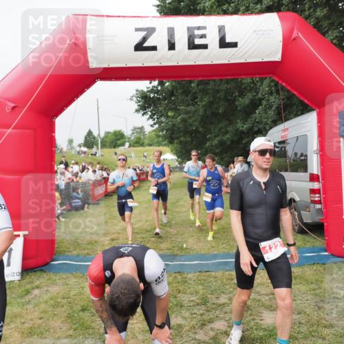 21.06.2025 - 27. Vierlanden-Triathlon MichiJ http://msf.ph/oto/8035086 15.06.2026 12:58:54 Ziel 122, 662, 995, 996, 997, 998, 1010, 1011, 1012, 1013, 1038 meine-sportfotos.de