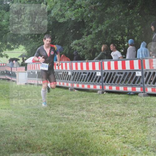 21.06.2025 - 27. Vierlanden-Triathlon KatJ http://msf.ph/oto/8035088 15.06.2025 13:50:40 Ziel 1101, 1120, 1132 meine-sportfotos.de