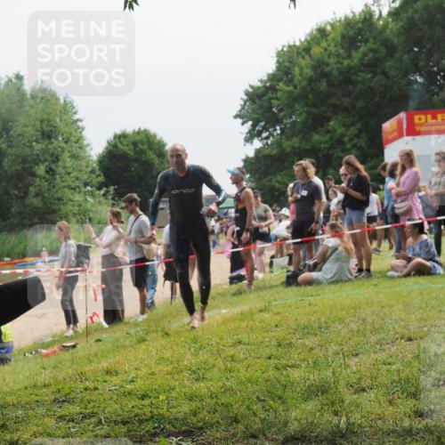 21.06.2025 - 27. Vierlanden-Triathlon KatJ http://msf.ph/oto/8035089 15.06.2025 11:19:32 Schwimmen 875, 878, 895, 923 meine-sportfotos.de