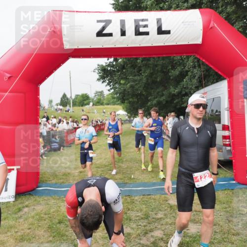 21.06.2025 - 27. Vierlanden-Triathlon MichiJ http://msf.ph/oto/8035090 15.06.2026 12:58:54 Ziel 122, 662, 995, 996, 997, 998, 1010, 1011, 1012, 1013, 1038 meine-sportfotos.de