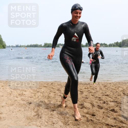21.06.2025 - 27. Vierlanden-Triathlon Lena Gebhardt http://msf.ph/oto/8035093 15.06.2025 11:21:14 Schwimmen 929, 931, 967 meine-sportfotos.de