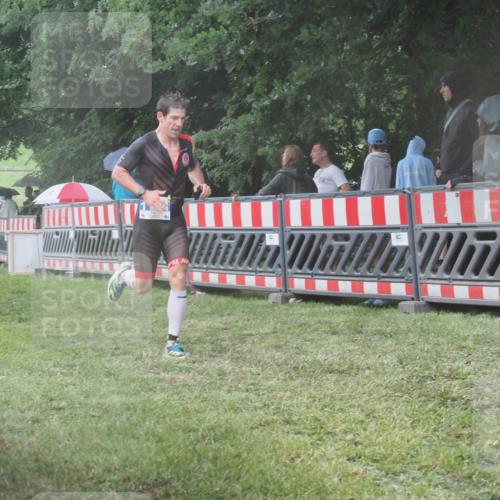 21.06.2025 - 27. Vierlanden-Triathlon KatJ http://msf.ph/oto/8035097 15.06.2025 13:50:40 Ziel 1101, 1120, 1132 meine-sportfotos.de