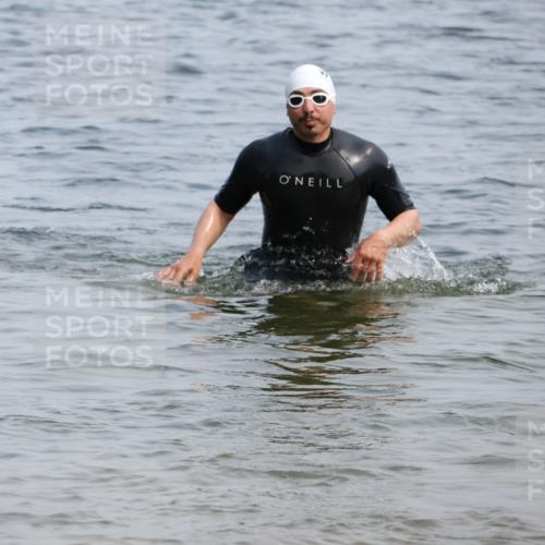 21.06.2025 - 27. Vierlanden-Triathlon Lena Gebhardt http://msf.ph/oto/8035107 15.06.2025 11:21:17 Schwimmen 929, 931, 967 meine-sportfotos.de