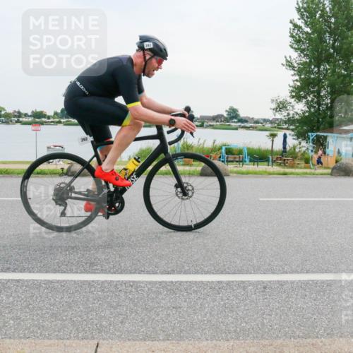 15.06.2025 - 27. Vierlanden-Triathlon H.Heesch http://msf.ph/oto/8035109 15.06.2025 10:44:22 Radfahren 235, 392 meine-sportfotos.de