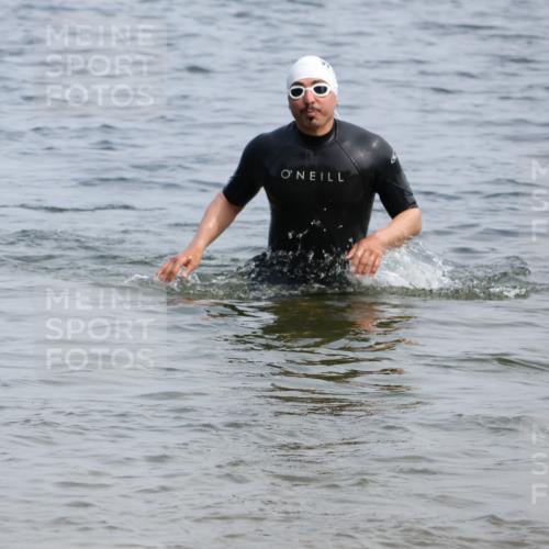 21.06.2025 - 27. Vierlanden-Triathlon Lena Gebhardt http://msf.ph/oto/8035111 15.06.2025 11:21:17 Schwimmen 929, 931, 967 meine-sportfotos.de