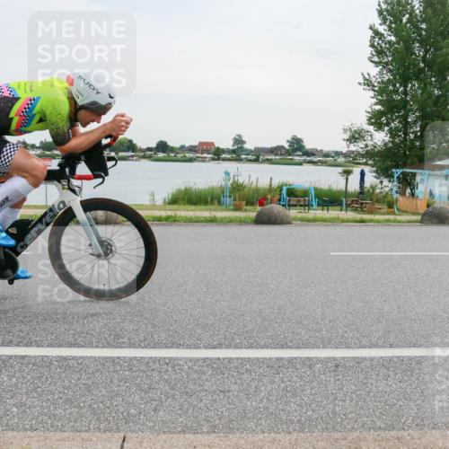 15.06.2025 - 27. Vierlanden-Triathlon H.Heesch http://msf.ph/oto/8035114 15.06.2025 10:44:27 Radfahren 126, 235, 384, 388 meine-sportfotos.de