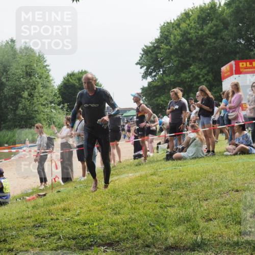 21.06.2025 - 27. Vierlanden-Triathlon KatJ http://msf.ph/oto/8035115 15.06.2025 11:19:33 Schwimmen 875, 878, 895, 923 meine-sportfotos.de