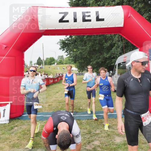 21.06.2025 - 27. Vierlanden-Triathlon MichiJ http://msf.ph/oto/8035119 15.06.2026 12:58:55 Ziel 122, 662, 995, 996, 997, 998, 1010, 1011, 1012, 1013, 1038 meine-sportfotos.de
