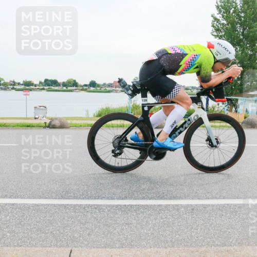 15.06.2025 - 27. Vierlanden-Triathlon H.Heesch http://msf.ph/oto/8035121 15.06.2025 10:44:27 Radfahren 126, 235, 384, 388 meine-sportfotos.de