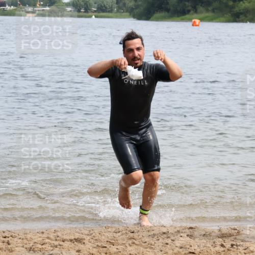 21.06.2025 - 27. Vierlanden-Triathlon Lena Gebhardt http://msf.ph/oto/8035124 15.06.2025 11:21:23 Schwimmen 929, 931, 967 meine-sportfotos.de
