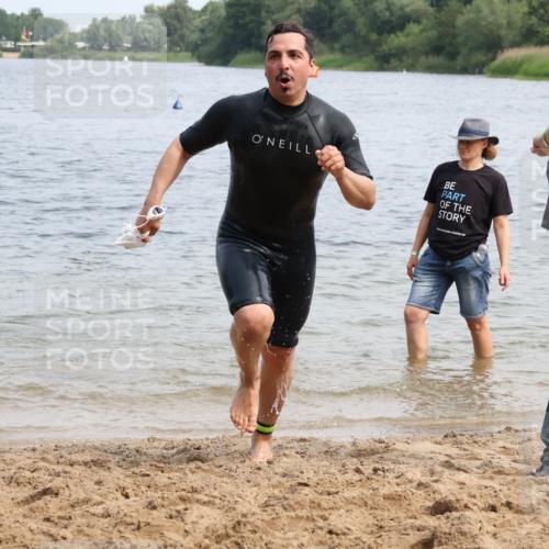 21.06.2025 - 27. Vierlanden-Triathlon Lena Gebhardt http://msf.ph/oto/8035134 15.06.2025 11:21:24 Schwimmen 931, 967 meine-sportfotos.de