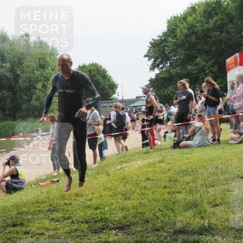 21.06.2025 - 27. Vierlanden-Triathlon KatJ http://msf.ph/oto/8035136 15.06.2025 11:19:33 Schwimmen 875, 878, 895, 923 meine-sportfotos.de