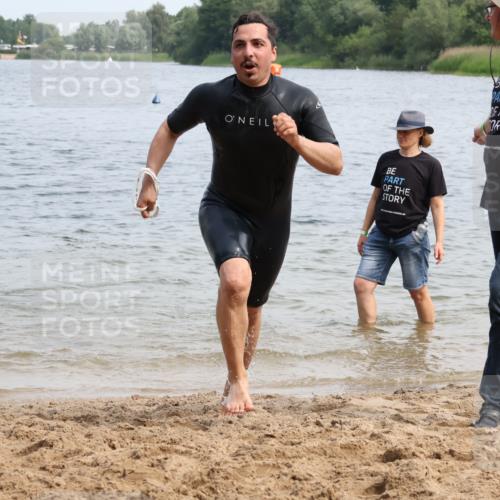 21.06.2025 - 27. Vierlanden-Triathlon Lena Gebhardt http://msf.ph/oto/8035137 15.06.2025 11:21:24 Schwimmen 931, 967 meine-sportfotos.de