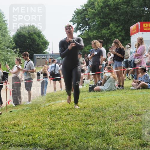 21.06.2025 - 27. Vierlanden-Triathlon KatJ http://msf.ph/oto/8035145 15.06.2025 11:19:38 Schwimmen 875, 878, 895, 923 meine-sportfotos.de