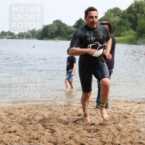 21.06.2025 - 27. Vierlanden-Triathlon Lena Gebhardt http://msf.ph/oto/8035153 15.06.2025 11:21:25 Schwimmen 931, 967 meine-sportfotos.de