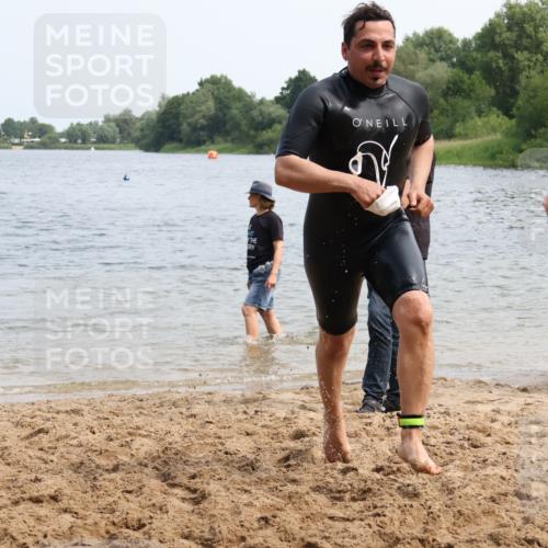 21.06.2025 - 27. Vierlanden-Triathlon Lena Gebhardt http://msf.ph/oto/8035158 15.06.2025 11:21:25 Schwimmen 931, 967 meine-sportfotos.de