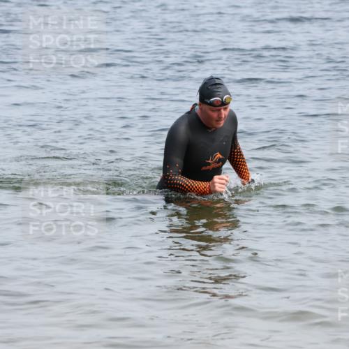 21.06.2025 - 27. Vierlanden-Triathlon Lena Gebhardt http://msf.ph/oto/8035165 15.06.2025 11:21:27 Schwimmen 967 meine-sportfotos.de