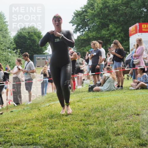 21.06.2025 - 27. Vierlanden-Triathlon KatJ http://msf.ph/oto/8035166 15.06.2025 11:19:38 Schwimmen 875, 878, 895, 923 meine-sportfotos.de