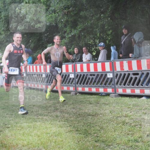 21.06.2025 - 27. Vierlanden-Triathlon KatJ http://msf.ph/oto/8035169 15.06.2025 13:50:50 Ziel 1098, 1108, 1120, 1132, 1134, 1136 meine-sportfotos.de
