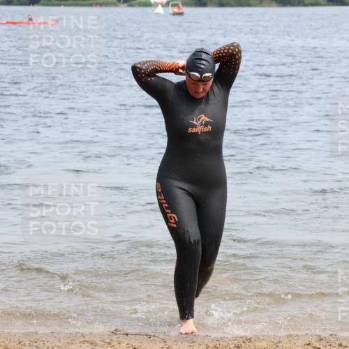 21.06.2025 - 27. Vierlanden-Triathlon Lena Gebhardt http://msf.ph/oto/8035183 15.06.2025 11:21:34 Schwimmen 905, 967 meine-sportfotos.de