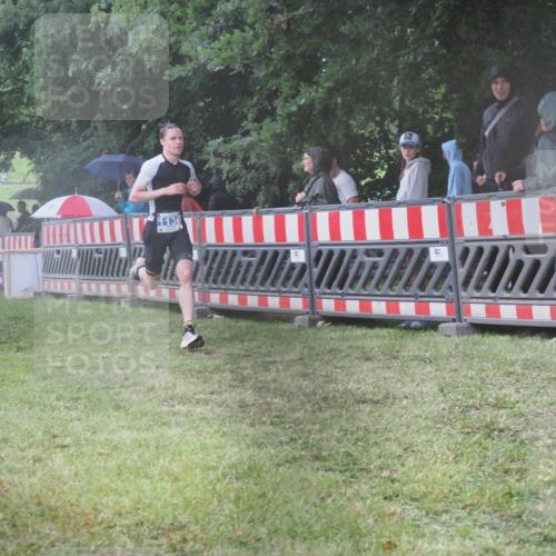 21.06.2025 - 27. Vierlanden-Triathlon KatJ http://msf.ph/oto/8035189 15.06.2025 13:50:52 Ziel 1098, 1108, 1134, 1136 meine-sportfotos.de