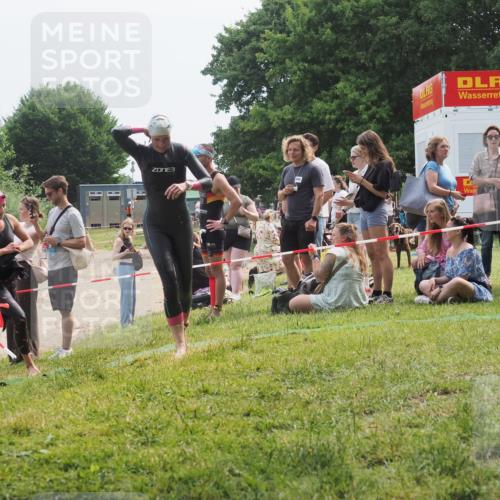 21.06.2025 - 27. Vierlanden-Triathlon KatJ http://msf.ph/oto/8035199 15.06.2025 11:19:54 Schwimmen 899, 915 meine-sportfotos.de