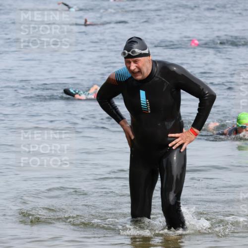 21.06.2025 - 27. Vierlanden-Triathlon Lena Gebhardt http://msf.ph/oto/8035209 15.06.2025 11:21:48 Schwimmen 905 meine-sportfotos.de