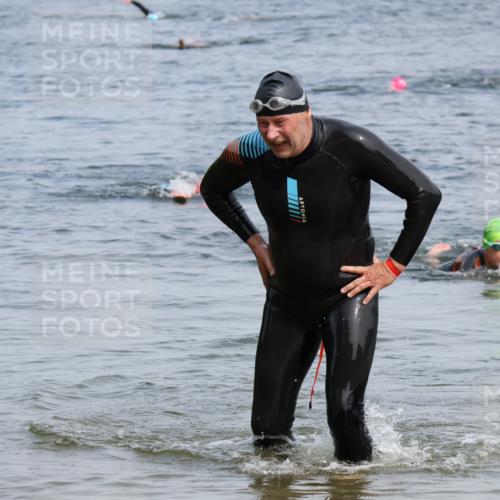 21.06.2025 - 27. Vierlanden-Triathlon Lena Gebhardt http://msf.ph/oto/8035213 15.06.2025 11:21:48 Schwimmen 905 meine-sportfotos.de