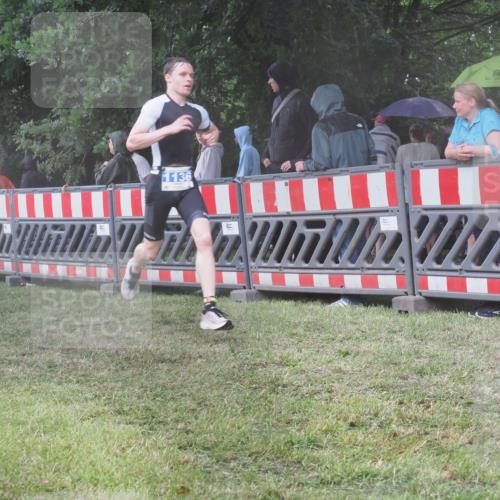 21.06.2025 - 27. Vierlanden-Triathlon KatJ http://msf.ph/oto/8035215 15.06.2025 13:50:53 Ziel 1098, 1108, 1134, 1136 meine-sportfotos.de