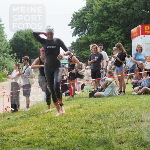 21.06.2025 - 27. Vierlanden-Triathlon KatJ http://msf.ph/oto/8035216 15.06.2025 11:19:55 Schwimmen 899, 915 meine-sportfotos.de