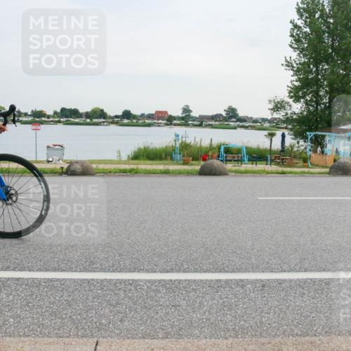 15.06.2025 - 27. Vierlanden-Triathlon H.Heesch http://msf.ph/oto/8035217 15.06.2025 10:44:34 Radfahren 180, 237, 388, 464 meine-sportfotos.de