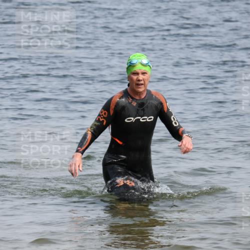21.06.2025 - 27. Vierlanden-Triathlon Lena Gebhardt http://msf.ph/oto/8035218 15.06.2025 11:21:57 Schwimmen 917 meine-sportfotos.de