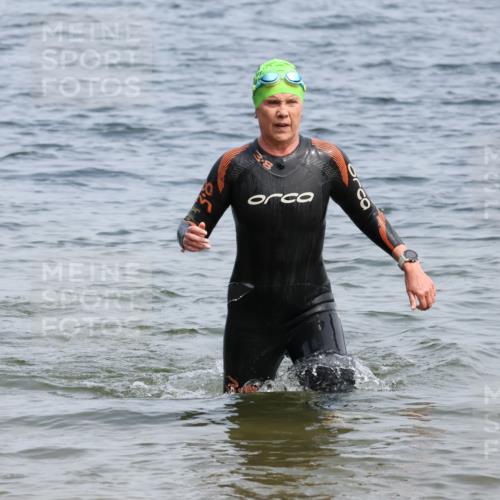 21.06.2025 - 27. Vierlanden-Triathlon Lena Gebhardt http://msf.ph/oto/8035225 15.06.2025 11:21:57 Schwimmen 917 meine-sportfotos.de