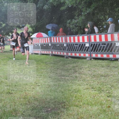 21.06.2025 - 27. Vierlanden-Triathlon KatJ http://msf.ph/oto/8035228 15.06.2025 13:50:55 Ziel 843, 1098, 1108, 1134 meine-sportfotos.de