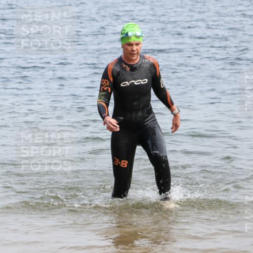 21.06.2025 - 27. Vierlanden-Triathlon Lena Gebhardt http://msf.ph/oto/8035234 15.06.2025 11:22:00 Schwimmen 917 meine-sportfotos.de