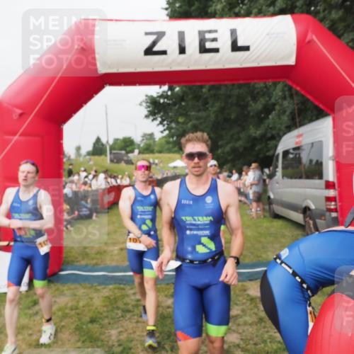 21.06.2025 - 27. Vierlanden-Triathlon MichiJ http://msf.ph/oto/8035239 15.06.2026 12:59:18 Ziel 994, 1014, 1015, 1016, 1018 meine-sportfotos.de
