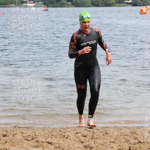 21.06.2025 - 27. Vierlanden-Triathlon Lena Gebhardt http://msf.ph/oto/8035249 15.06.2025 11:22:03 Schwimmen 917, 957 meine-sportfotos.de