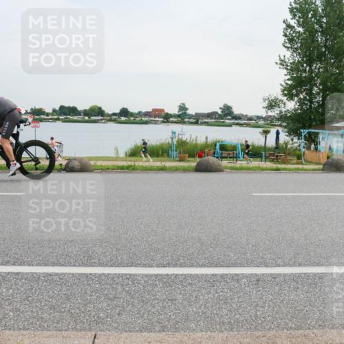 15.06.2025 - 27. Vierlanden-Triathlon H.Heesch http://msf.ph/oto/8035251 15.06.2025 10:44:43 Radfahren 133, 154, 161, 434 meine-sportfotos.de