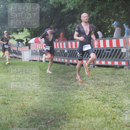 21.06.2025 - 27. Vierlanden-Triathlon KatJ http://msf.ph/oto/8035252 15.06.2025 13:50:56 Ziel 843, 1098, 1108, 1134 meine-sportfotos.de